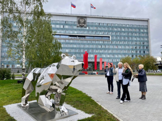 В центре краевой столицы появился новый арт-объект «Полигональный медведь»